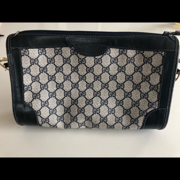 gucci logo clutch